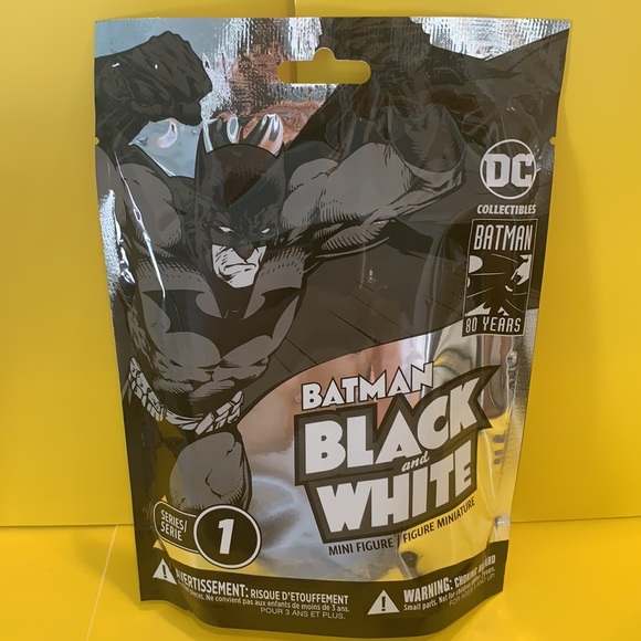 Black and White Batman mini figure - Picture 2 of 3